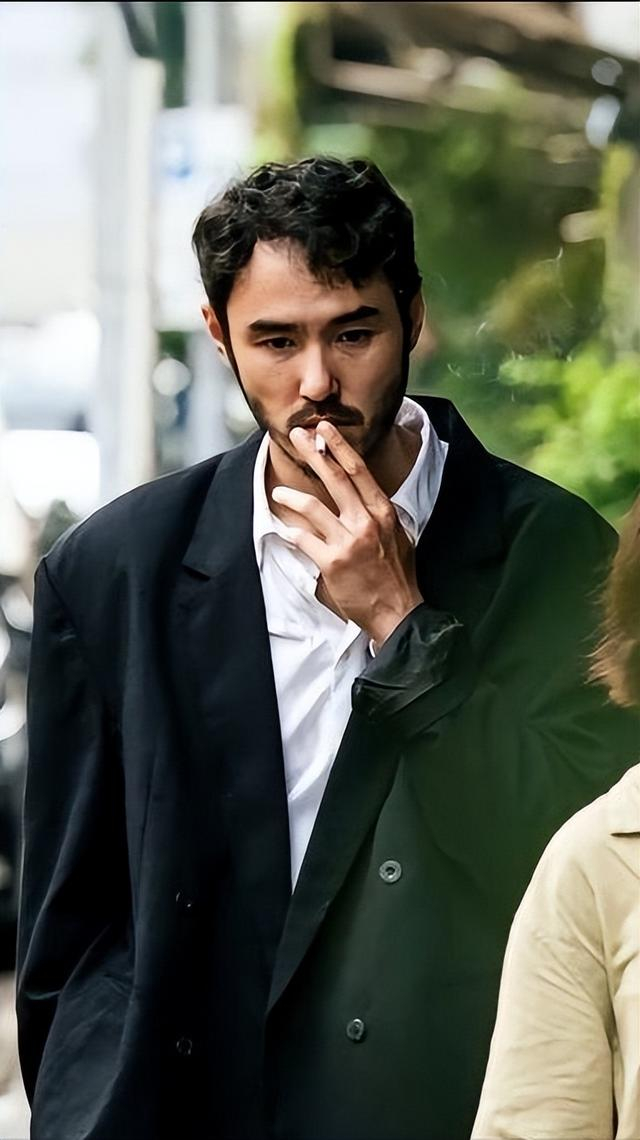 阮经天的一部电影带火了宽肩廓形西装然而这些女星穿的更时髦