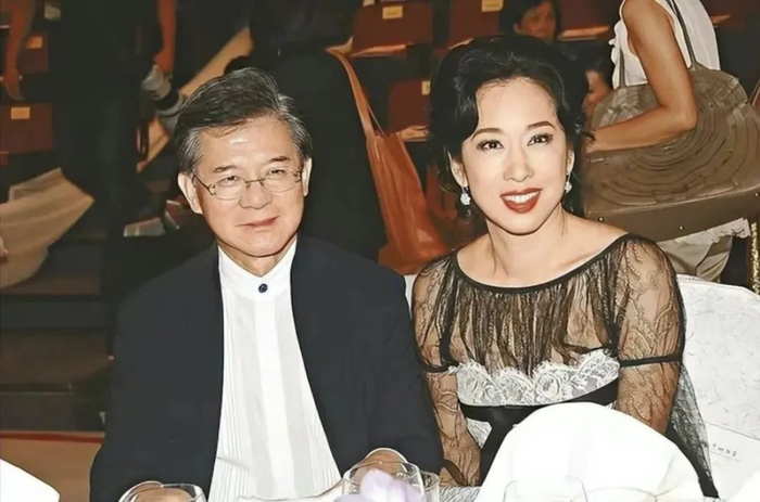 霍启刚背后的大女人,不只郭晶晶|霍启刚|朱玲玲|大女人_新浪新闻