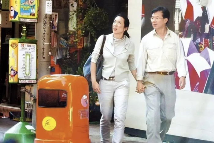 霍启刚背后的大女人,不只郭晶晶|霍启刚|朱玲玲|大女人_新浪新闻