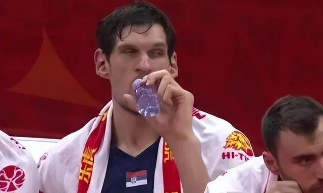 nba球员喝"口服液" 名场面合集|口服液|约基奇|伊巴卡_新浪新闻