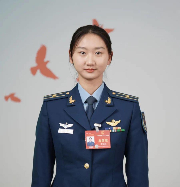 空军三代女飞两会"同框":飞行是职业,更是信仰|飞行员|全国两会_新浪