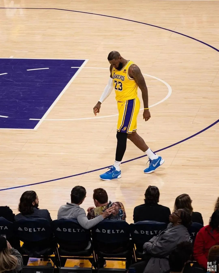 湖人詹姆斯脚踝阵痛,但不会缺席比赛|脚踝|湖人|詹姆斯_新浪新闻