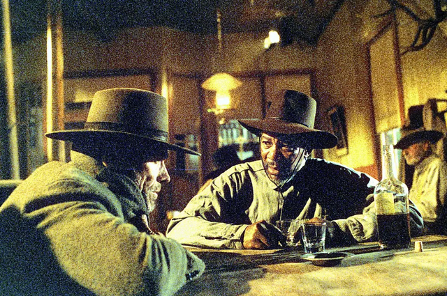 magnificent seven, 1960)等多部经典的西部片中,牛仔们在驿站,酒吧或