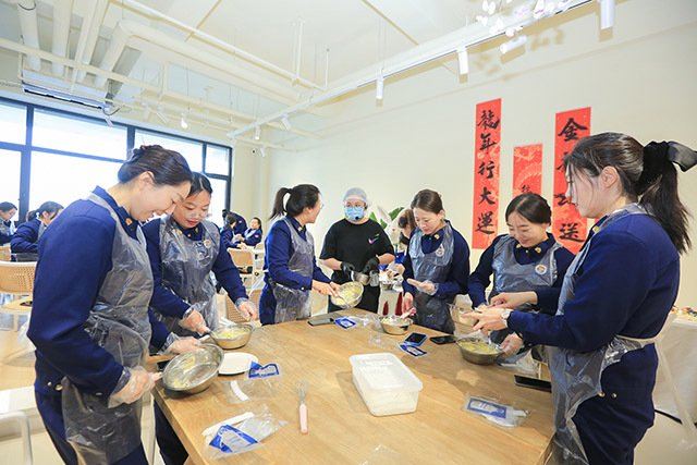 通辽消防:体验烘焙共庆国际劳动妇女节|烘焙|蛋糕|烘培_新浪新闻