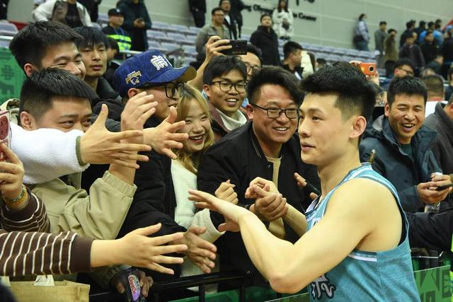 布莱克尼神级表现,南京同曦险胜浙江拿下三连胜|浙江|同曦|浙江稠州