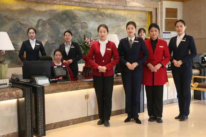 中国绿发泰安鲁能投资开发有限公司东尊华美达大酒店前厅部女职工以敢