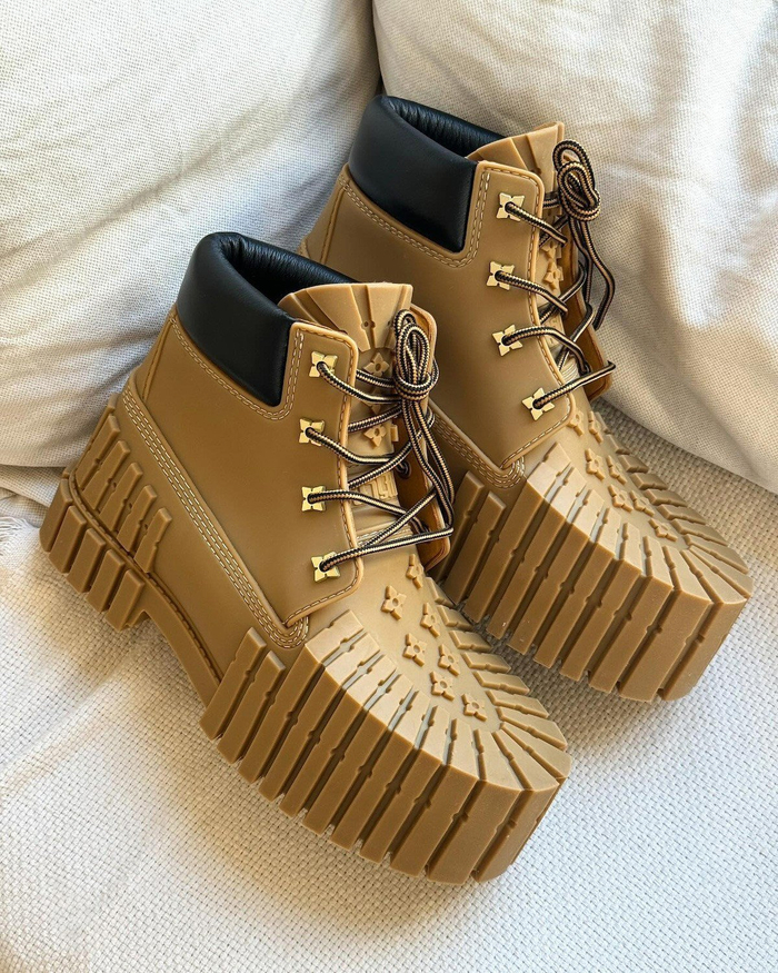 不仅因为再次突破脑洞极限的抽象造型,更因为这双鞋将成为 mschf 首双