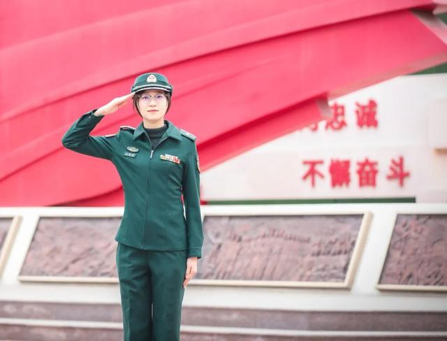 节日爆照,穿军装的她们又美又飒!|入伍|军营|海军_新浪新闻