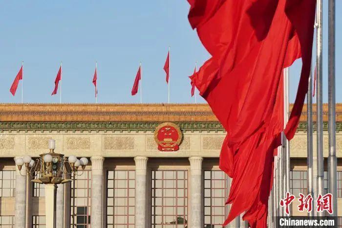 3月8日
，十四届全国人大二次会议在北京人民大会堂举行第二次全体会议	。和平底色　中新社记者 杨华峰 摄