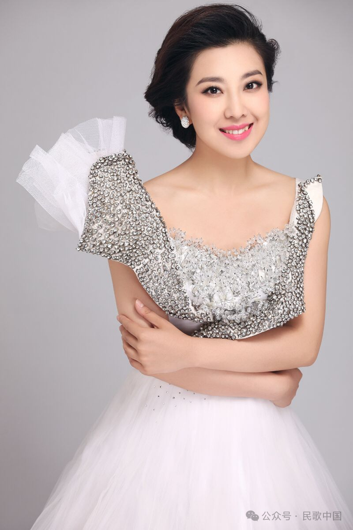 关于演唱者蒋牧含,中国煤矿文工团青年歌唱演员.