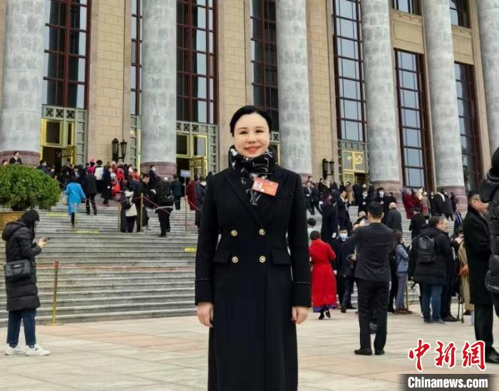 (两会声音)全国政协委员赵秀君:坚持"整剧式"人才培养|全国两会|天津