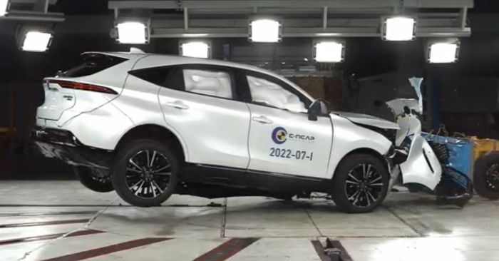 ▲车辆正在进行碰撞试验。受访者供图