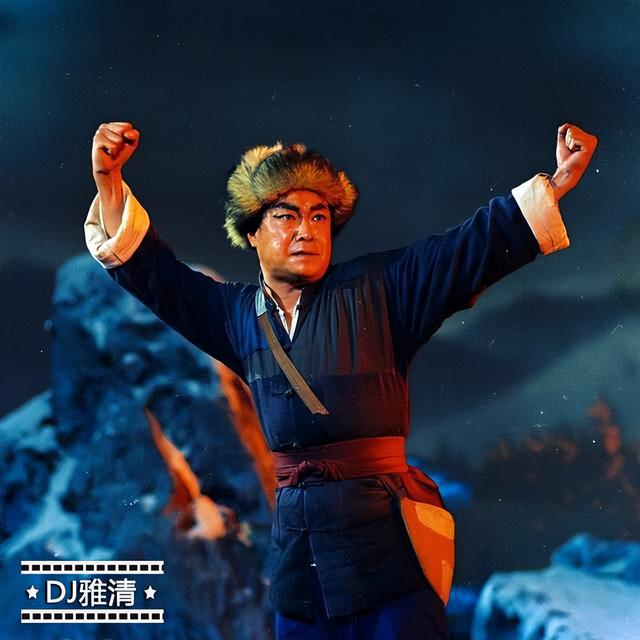 他所演唱的《这些兵急人难治病救命》和《自己的队伍来到面前》等唱段
