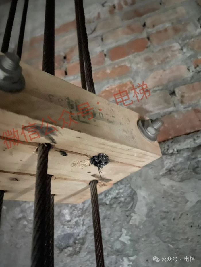 第一次见钢丝绳齐根断的,什么原因?|电梯|责任险|保险_新浪新闻