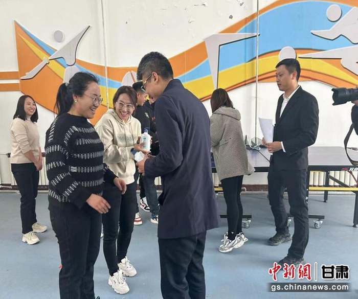 兰州西固区街道举办趣味运动会庆祝妇女节