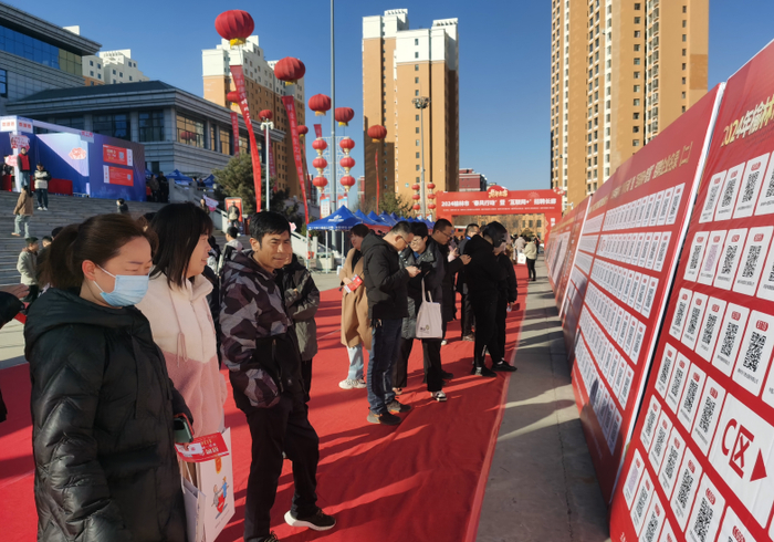 高苗 摄据市公共就业和人才服务中心主任贺飞介绍,以往不同的是,此次