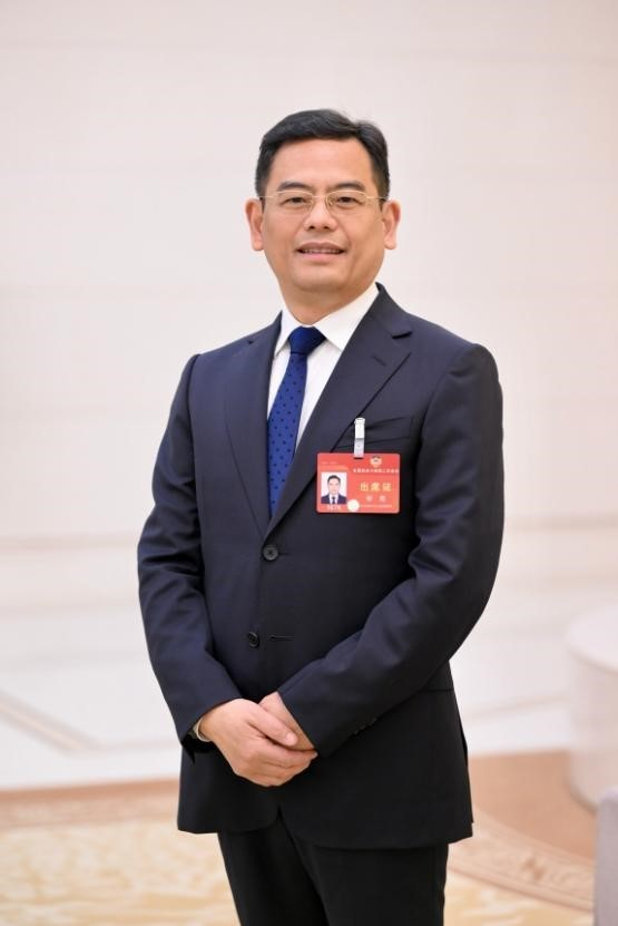 黎勇委员:推进社保卡"一卡通" 促进社保服务便捷化|电子|人民网|黎勇