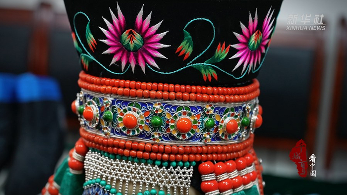 千城百县看中国·传承︱鄂尔多斯蒙古族头饰