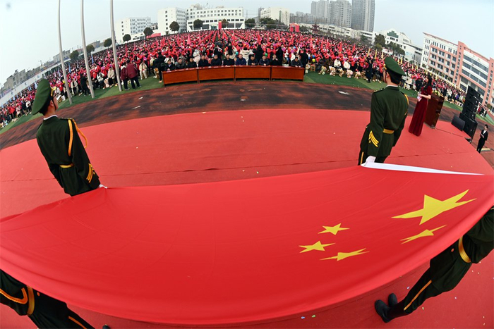 3月7日上午,东海县第二中学隆重举行2024届高三学生18岁成人仪式暨