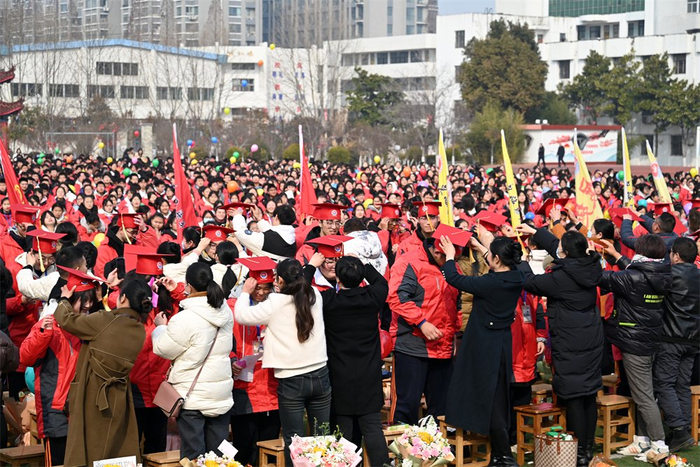 十八冠礼明大志踔厉奋发向未来东海二中举行2024届高三学生18岁成人