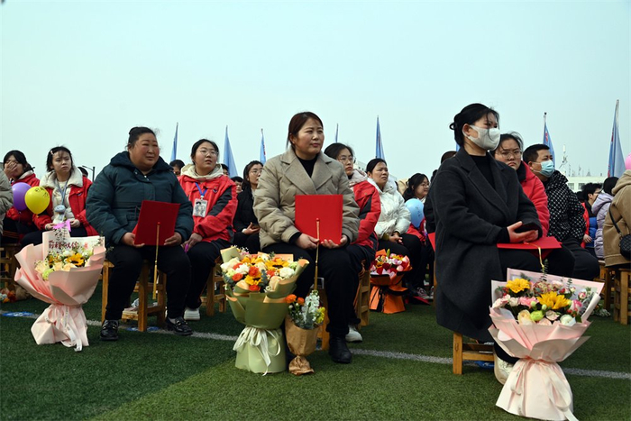 十八冠礼明大志 踔厉奋发向未来 东海二中举行2024届高三学生18岁成人