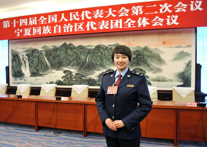 两会她力量全国人大代表马丽坚守基层一线及时解决纳税人急难愁盼