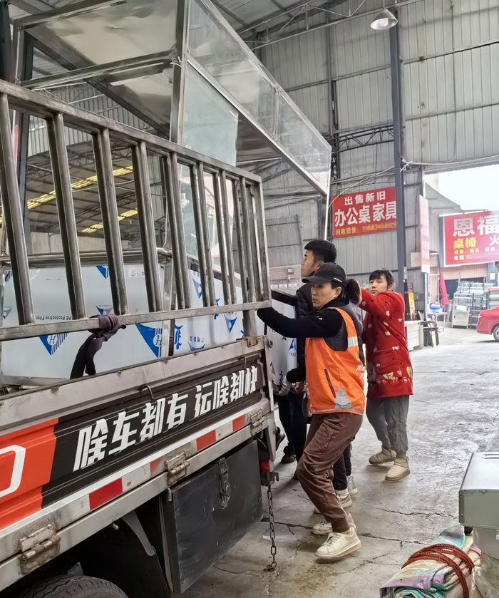 怀二胎期间出过车祸,盆骨粉碎性骨折,至今还有钢板在身上的聂红梅来说