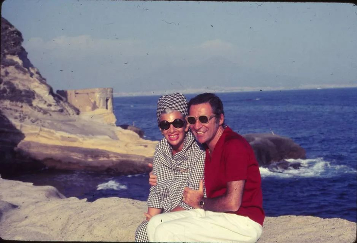 网友:相比2000多件高定,我更羡慕她的爱情|卡尔_新浪新闻