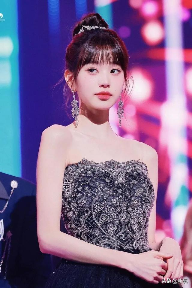 jennie"莫名其妙"的星味9成来自直角肩?|先天|五官|距离感_新浪新闻