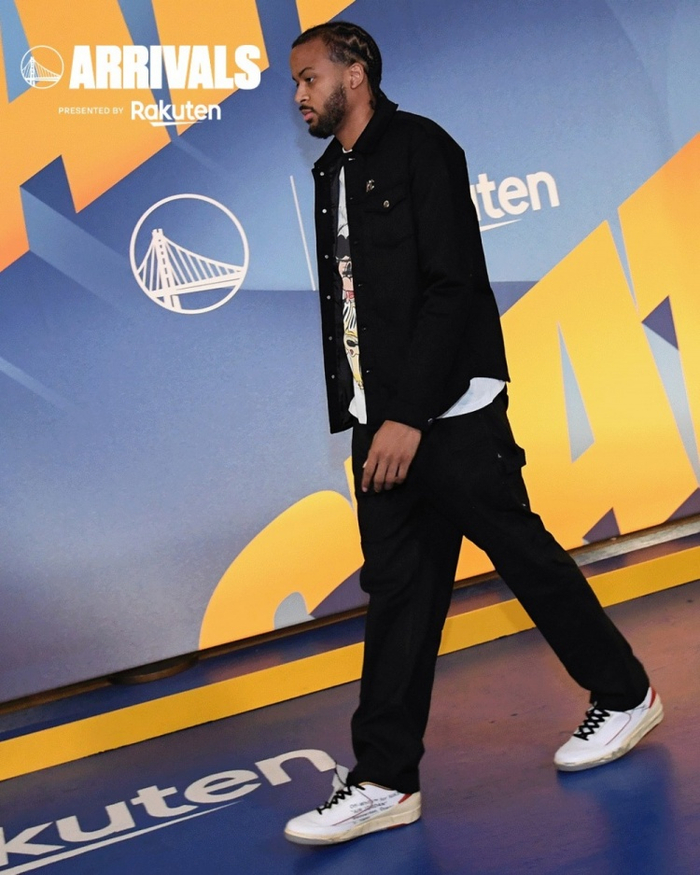 库里白外套搭军绿色工装裤帅气十足90_新浪新闻