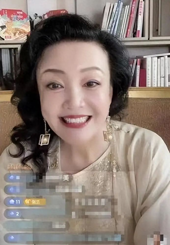 频繁登上热搜,但没想到这件事情居然还有后续,大s的前婆婆张兰在直播