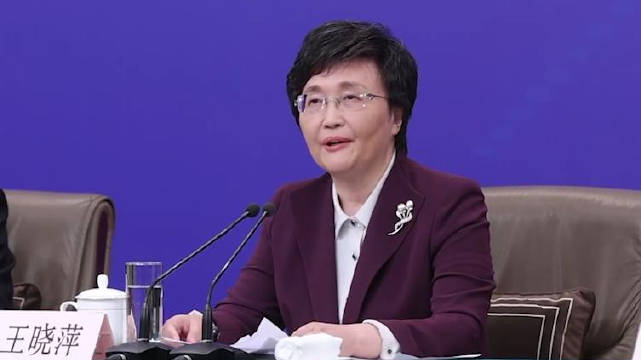 2024全国两会人社部部长就业市场人工智能大数据等专业人才需求旺盛