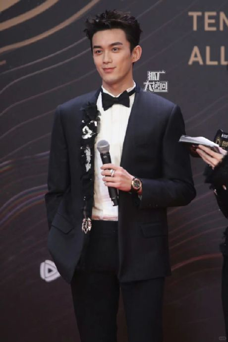 星光大赏男明星红毯造型96:……|星光大赏|王一博|檀健次_新浪新闻