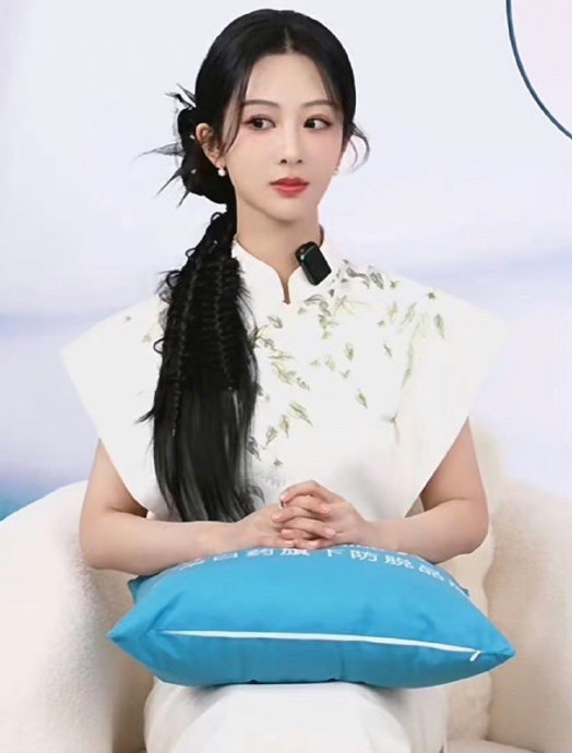 杨紫|脖子|截图_新浪新闻