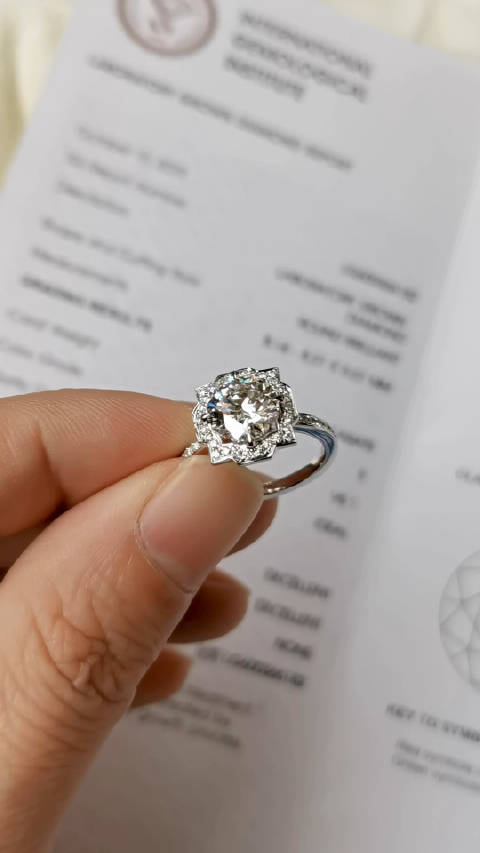 欣赏一下小伙伴定制的2克拉钻戒新鲜完成