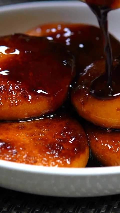 小时候都喜欢吃的红糖糍粑