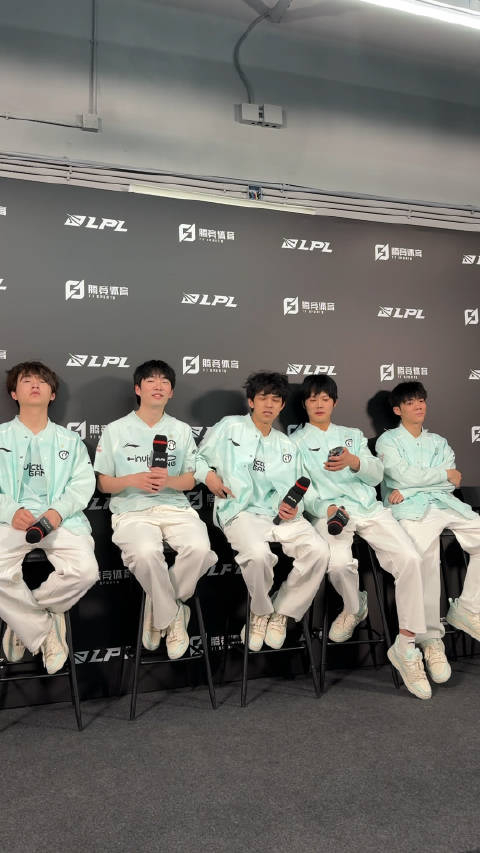 leyan看我排位全是岩雀wink这英雄比赛耍不了啊