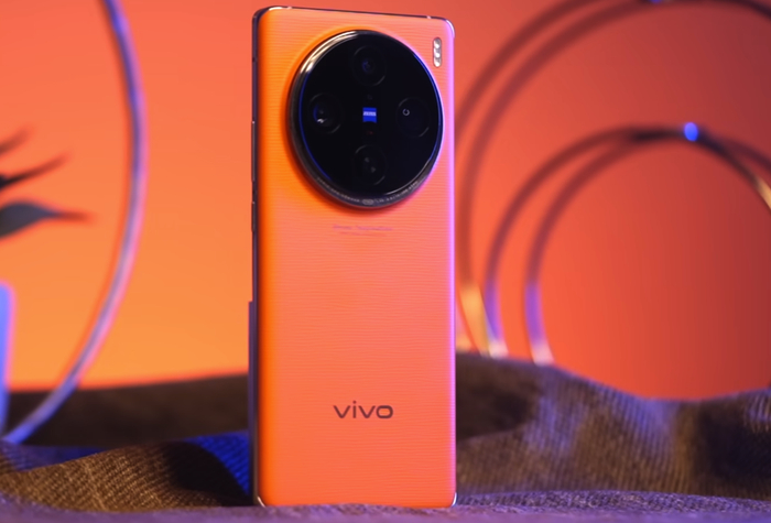 骁龙8gen316gb1tbvivo机皇上市三个月如今无奈降606元