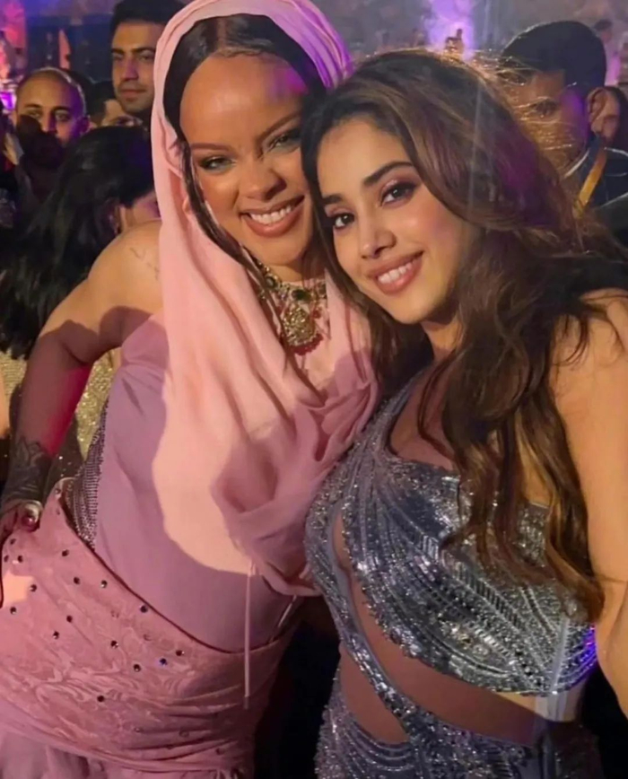 爆米花 | jennie穿迷你裙看秀,miu miu请71岁阿姨走秀,泰国顶流mai也