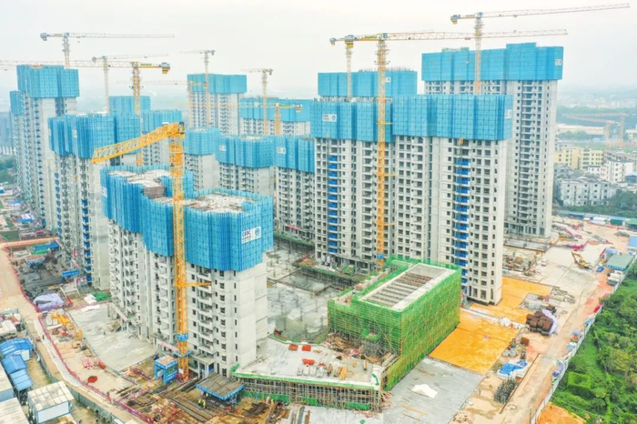 桂府佳苑安居房项目建设现场塔吊林立。孙士杰 摄