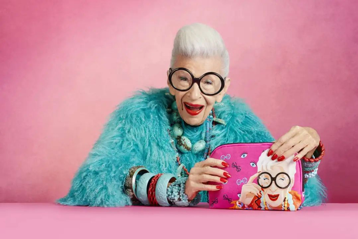 84岁走红97岁做模特艾瑞斯阿普菲尔的彩色美学