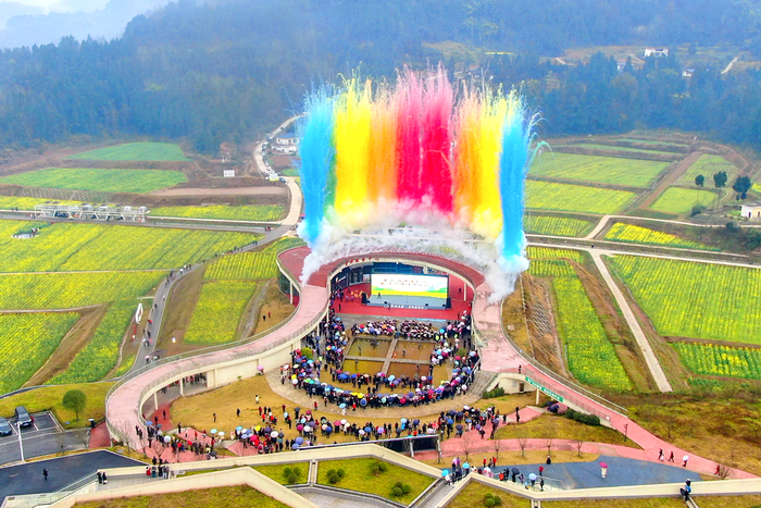 四川巴中市恩阳区油菜花节开幕将持续到4月上旬