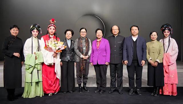 副厅长陈晓平出席并致辞,中国艺术研究院戏曲研究所所长王馗主持会议