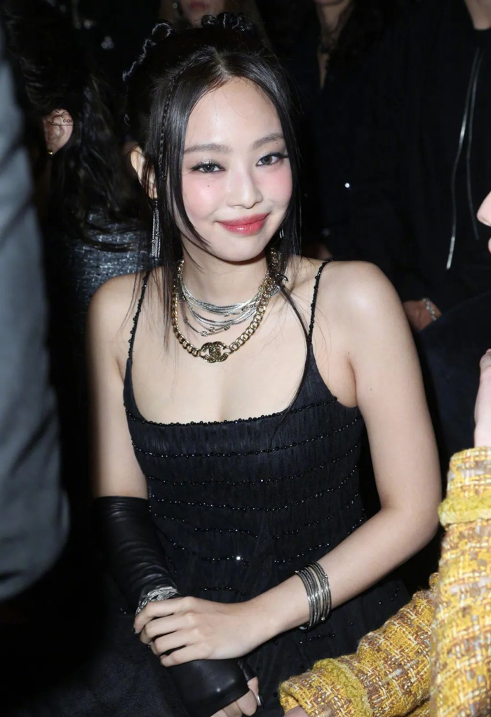 爆米花 | jennie穿迷你裙看秀,miu miu请71岁阿姨走秀,泰国顶流mai也