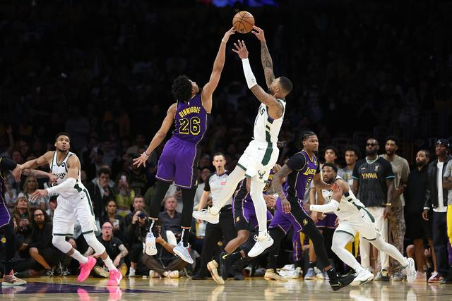 他俩1922天后首次联袂首发就立功 生死时刻拯救湖人这次没留遗憾|篮网