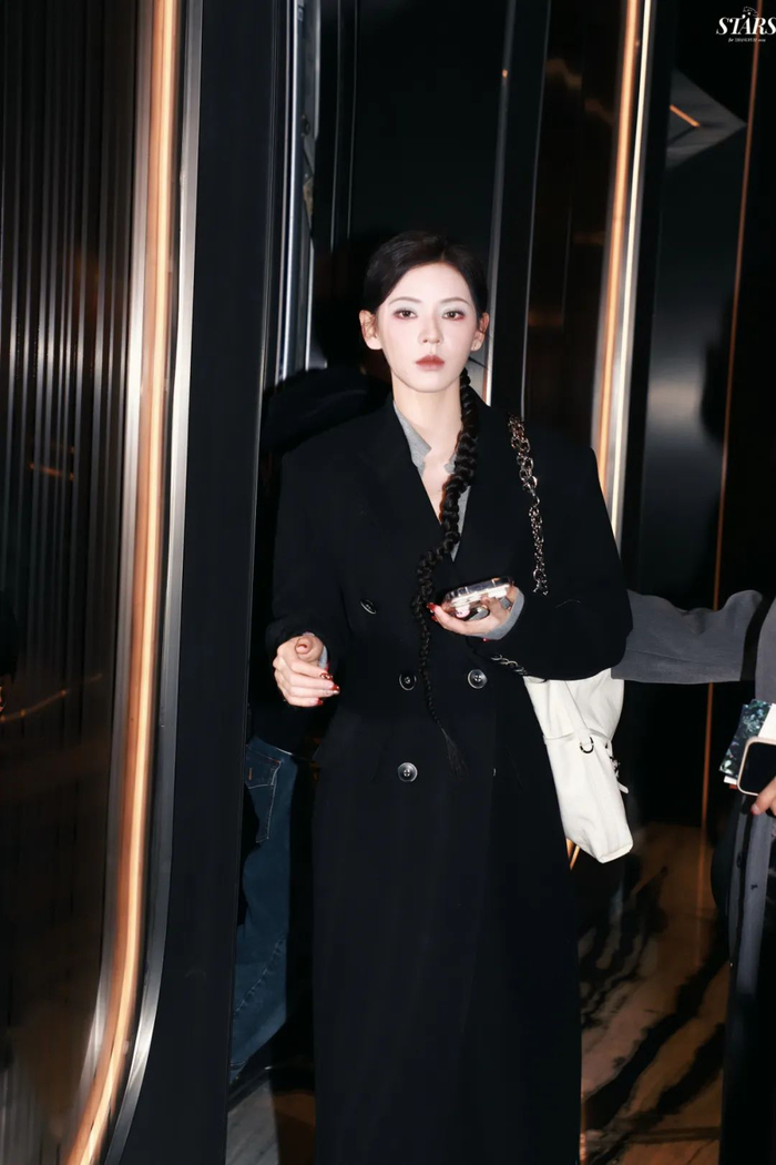 爆米花 | jennie穿迷你裙看秀,miu miu请71岁阿姨走秀,泰国顶流mai也