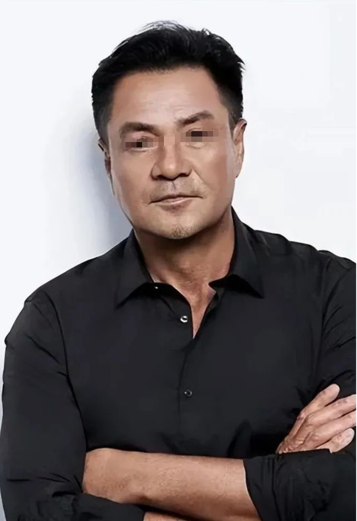 演硬汉成名却情路坎坷失恋后8年不敢谈恋爱遇上小1