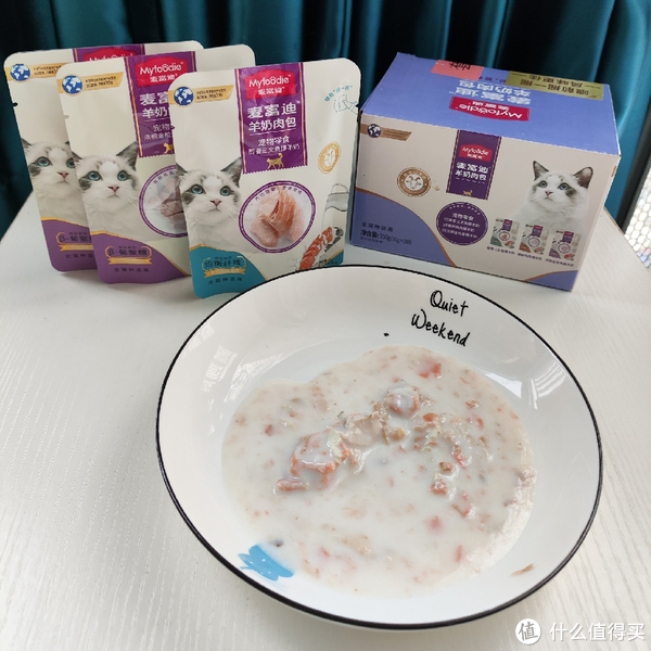 三只神兽初次品尝麦富迪羊奶肉包吃得舔舔舌头表示非常满意