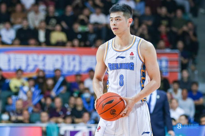 京媒:方硕的脑袋还没有彻彻底底好 以后是不是可以放开双外援|方硕