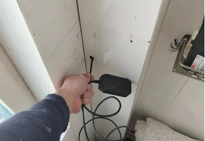 用专业设备检测漏水点